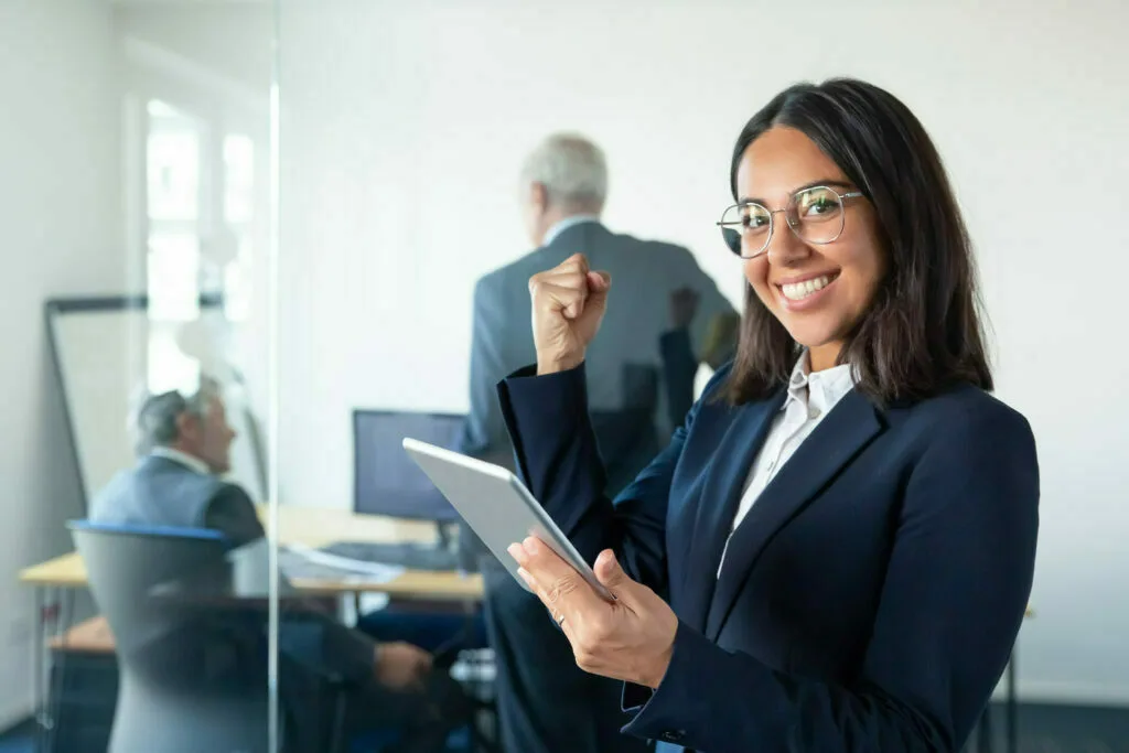 Service assistance : Assistante DPO, femme en costume